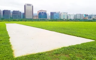 Yingfeng Cricket Ground in Songshan District